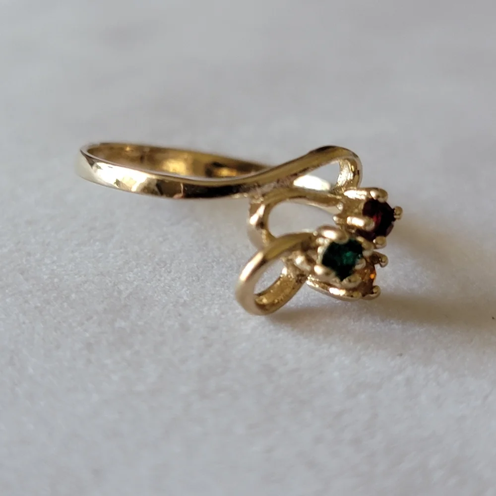 Vintage 3 Stone Mothers Ring Simulated Gemstone Gold Tone Birthstone Size 6.5